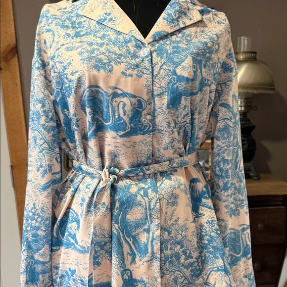 Blue and Cream Women's Printed Set (Almost Identical to the Commense version) - Picture 4 of 11